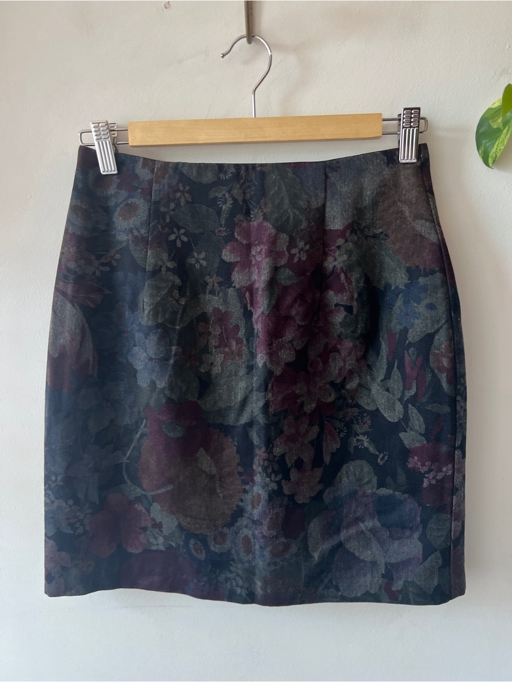 VIPetites Vintage Floral Jacquard Mini Skirt in Navy and Plum